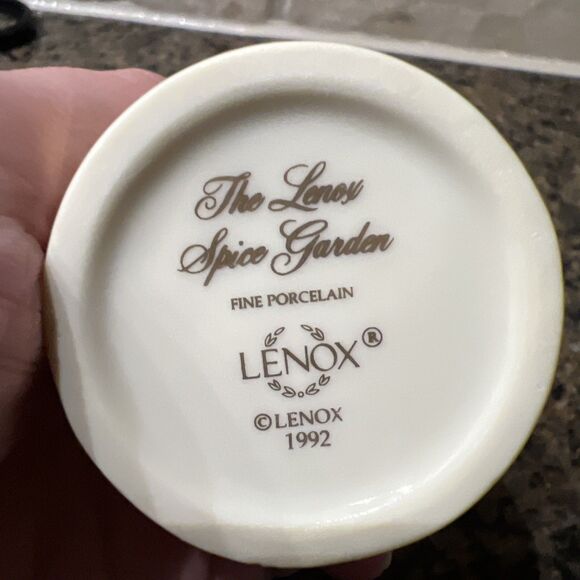 1992 Lenox Spice Garden Spice Jar CHIVE Porcelain JAR ONLY - NO LID - Picture 4 of 5